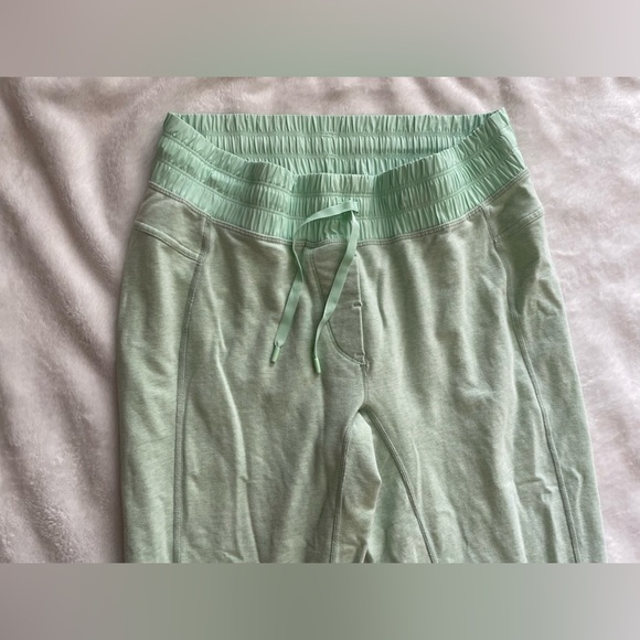 Mint Green Lululemon Joggers size 8 - Picture 3 of 6